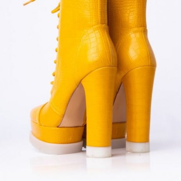 AZALEA WANG NOT YOUR AVERAGE CHUNKY BOOTIE IN YELLOW ( BRAND NEW !!!!) - Picture 4 of 8